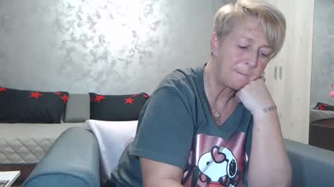Snapshot of roses_and_lillies chatting on March 8, 2025, 5:43 pm Lovepinklilly online show from March 8, 2025, 5:43 pm