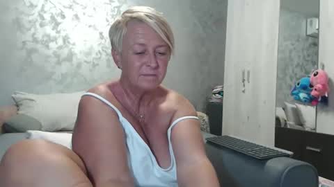 Snapshot of roses_and_lillies chatting on September 14, 2025, 5:01 pm Lovepinklilly online show from September 14, 2025, 5:01 pm