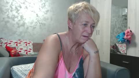 Snapshot of roses_and_lillies chatting on September 25, 2025, 5:16 pm Lovepinklilly online show from September 25, 2025, 5:16 pm