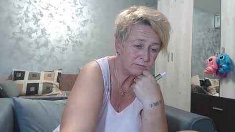 Snapshot of roses_and_lillies chatting on October 17, 2025, 4:20 pm Lovepinklilly online show from October 17, 2025, 4:20 pm