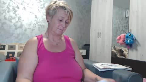 Snapshot of roses_and_lillies chatting on October 22, 2025, 4:51 pm Lovepinklilly online show from October 22, 2025, 4:51 pm