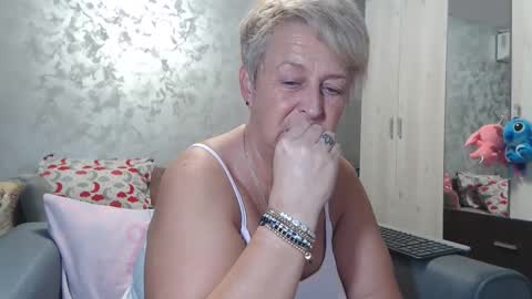 Snapshot of roses_and_lillies chatting on November 5, 2025, 5:57 pm Lovepinklilly online show from November 5, 2025, 5:57 pm