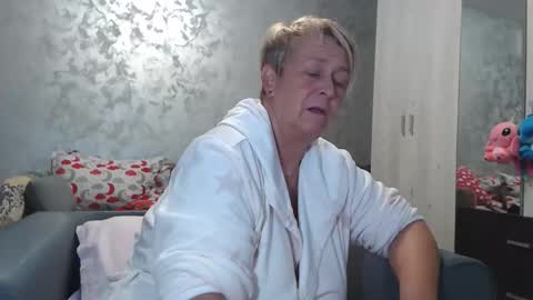 Snapshot of roses_and_lillies chatting on November 6, 2025, 5:25 pm Lovepinklilly online show from November 6, 2025, 5:25 pm