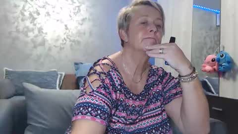 Snapshot of roses_and_lillies chatting on November 28, 2025, 5:59 pm Lovepinklilly online show from November 28, 2025, 5:59 pm