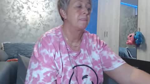 Snapshot of roses_and_lillies chatting on November 29, 2025, 5:49 pm Lovepinklilly online show from November 29, 2025, 5:49 pm