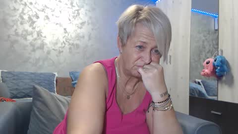 Snapshot of roses_and_lillies chatting on November 30, 2025, 6:01 pm Lovepinklilly online show from November 30, 2025, 6:01 pm