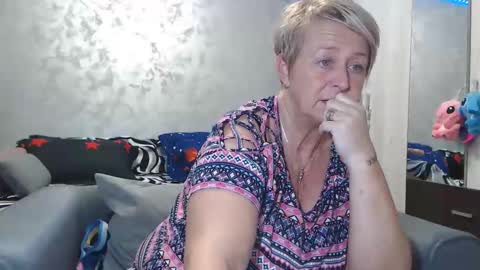 Lovepinklilly online show from January 14, 2026, 6:13 pm