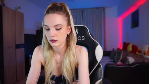 Snapshot of rosesarered97 chatting on January 10, 2025, 8:48 pm Abbygail online show from January 10, 2025, 8:48 pm
