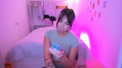Snapshot of roshelle_xxx chatting on February 11, 2025, 4:13 pm Roshelle online show from February 11, 2025, 4:13 pm