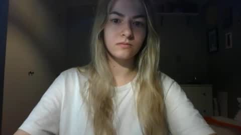 Snapshot of rosie_june chatting on February 2, 2026, 8:13 am Rosie online show from February 2, 2026, 8:13 am