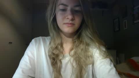 Snapshot of rosie_june chatting on February 4, 2026, 7:36 am Rosie online show from February 4, 2026, 7:36 am