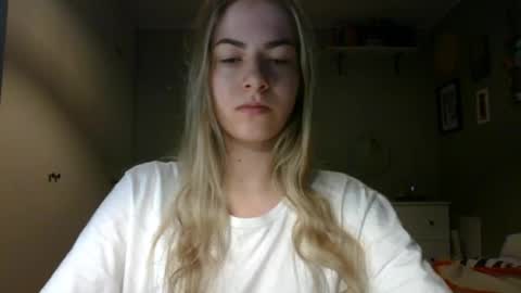 Snapshot of rosie_june chatting on February 5, 2026, 7:46 am Rosie online show from February 5, 2026, 7:46 am