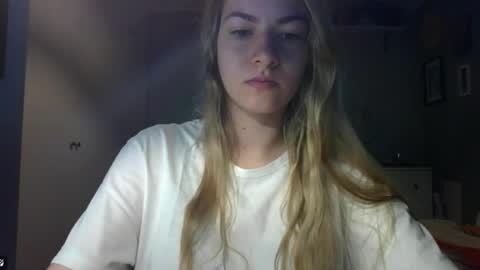 Snapshot of rosie_june chatting on February 25, 2026, 7:40 am Rosie online show from February 25, 2026, 7:40 am