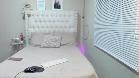 rosiehw online show from December 26, 2024, 4:10 am