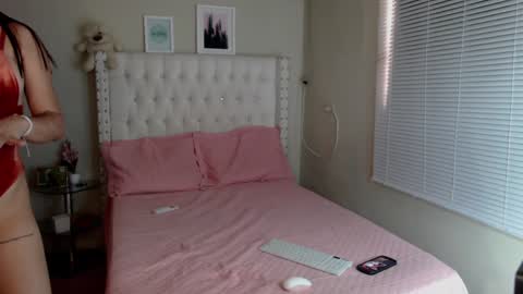 rosiehw online show from January 15, 2025, 8:05 pm