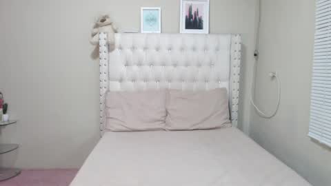 rosiehw online show from February 2, 2025, 5:10 am