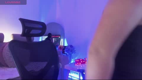 ross_lee online show from April 8, 2026, 8:53 pm