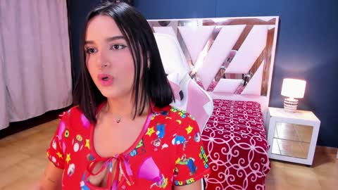 Snapshot of rossa_selene chatting on January 29, 2025, 6:43 am Rossa online show from January 29, 2025, 6:43 am