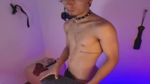 rosse_one online show from November 18, 2025, 6:12 pm