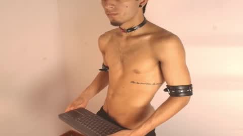 rosse_one online show from November 30, 2025, 6:56 pm