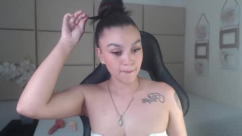 Snapshot of rossi_baker chatting on October 21, 2025, 4:51 pm Rossi online show from October 21, 2025, 4:51 pm