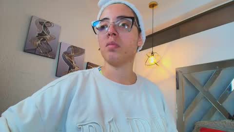 Snapshot of rossi_ss1 chatting on February 5, 2026, 4:50 am Ross online show from February 5, 2026, 4:50 am