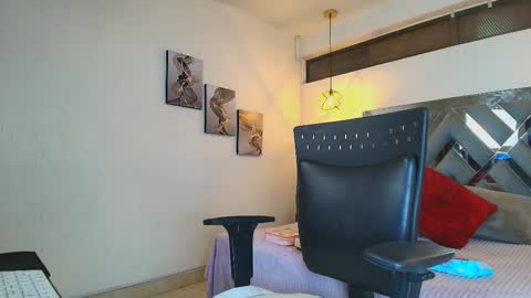 Snapshot of rossi_ss1 chatting on February 11, 2026, 5:01 am Ross online show from February 11, 2026, 5:01 am