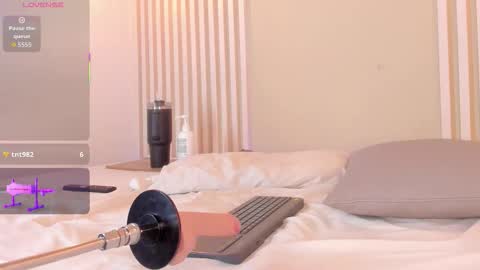 Snapshot of rossvega_ chatting on November 12, 2025, 10:20 pm Ross online show from November 12, 2025, 10:20 pm