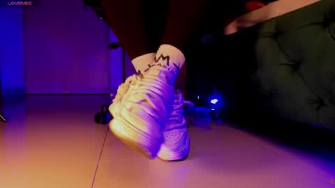 rosyejones online show from November 23, 2025, 2:55 am