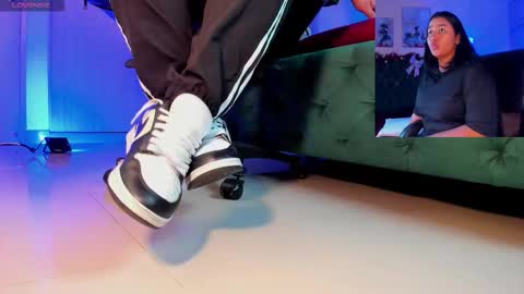 rosyejones online show from December 2, 2025, 3:12 am