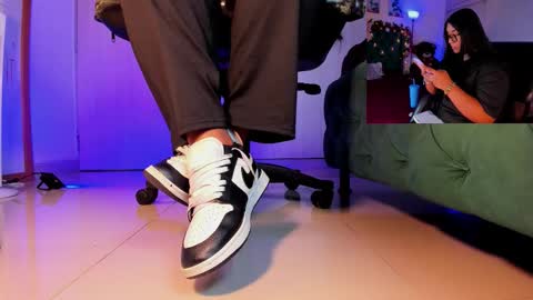 rosyejones online show from December 4, 2025, 3:05 am