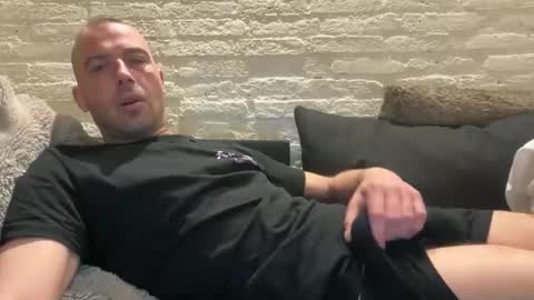 rotteei1 online show from April 12, 2026, 4:06 am