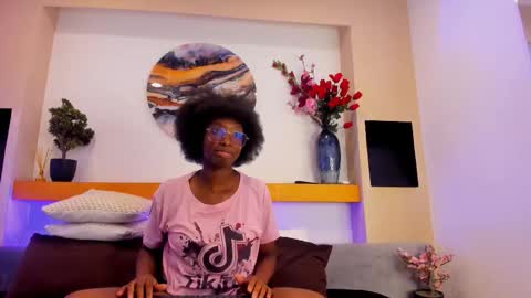 Snapshot of rouselux chatting on February 19, 2026, 9:00 pm rouselux online show from February 19, 2026, 9:00 pm