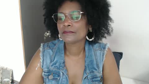 luxa online show from February 8, 2025, 3:42 pm