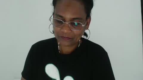 luxa online show from October 28, 2025, 7:49 pm