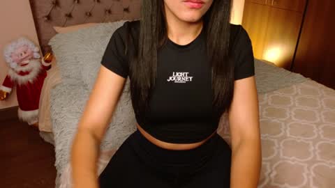 Rouss marie henao  online show from January 2, 2025, 10:55 pm