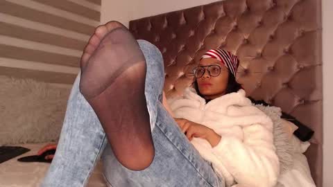 Rouss marie henao  online show from October 30, 2025, 1:40 am