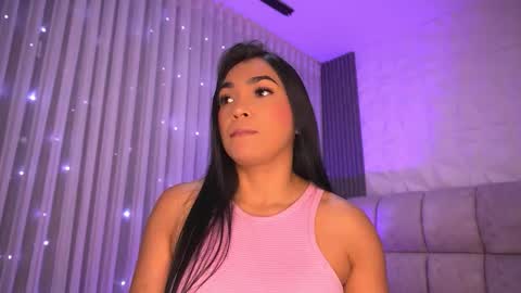 Snapshot of rousse_coup chatting on February 5, 2026, 7:18 pm Rosse and Miller online show from February 5, 2026, 7:18 pm