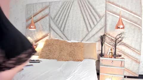 Snapshot of roussewalker chatting on October 29, 2025, 12:29 pm RousseWalker online show from October 29, 2025, 12:29 pm