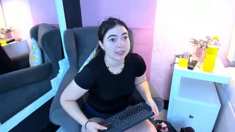 Snapshot of roussewalker chatting on November 23, 2025, 7:02 pm RousseWalker online show from November 23, 2025, 7:02 pm