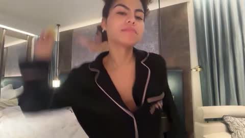 Roustar online show from November 17, 2025, 10:26 pm