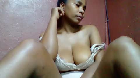 Snapshot of rovaelyah chatting on November 10, 2025, 8:30 pm rovaelyah online show from November 10, 2025, 8:30 pm