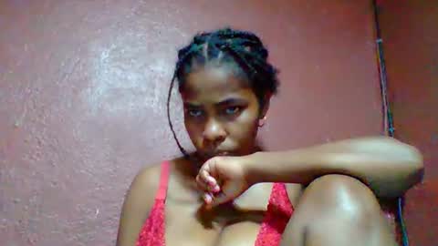 Snapshot of rovaelyah chatting on January 7, 2026, 6:16 am rovaelyah online show from January 7, 2026, 6:16 am