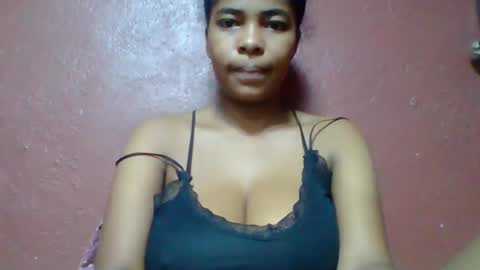 rovaelyah online show from May 28, 2026, 2:20 am