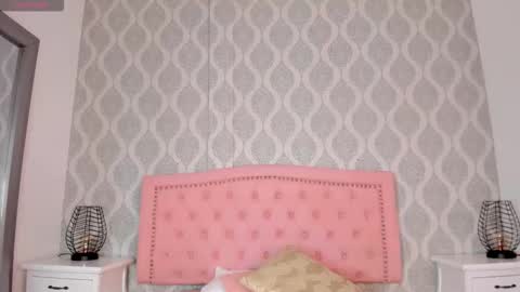 roxana_scott1 online show from February 6, 2026, 3:44 am