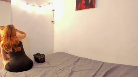 Snapshot of roxanajames__ chatting on November 19, 2025, 5:13 pm roxy online show from November 19, 2025, 5:13 pm