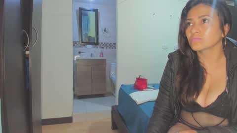 Snapshot of roxanasexy2025 chatting on March 7, 2025, 12:01 pm roxanasexy2025 online show from March 7, 2025, 12:01 pm