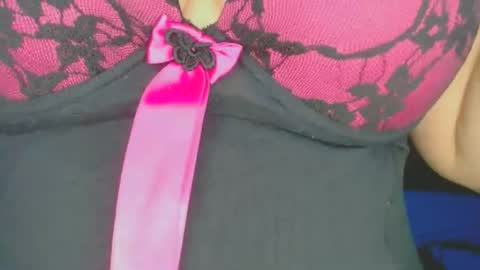 Snapshot of roxanasexy2025 chatting on October 1, 2025, 12:11 pm roxanasexy2025 online show from October 1, 2025, 12:11 pm