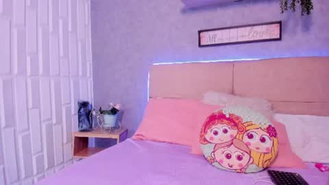 roxanebrown online show from June 30, 2026, 7:37 pm