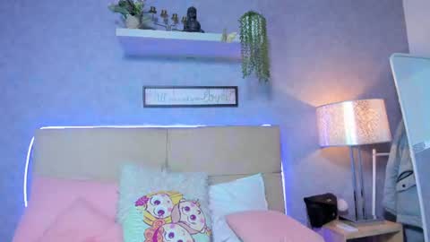 roxanebrown online show from July 14, 2026, 2:05 am